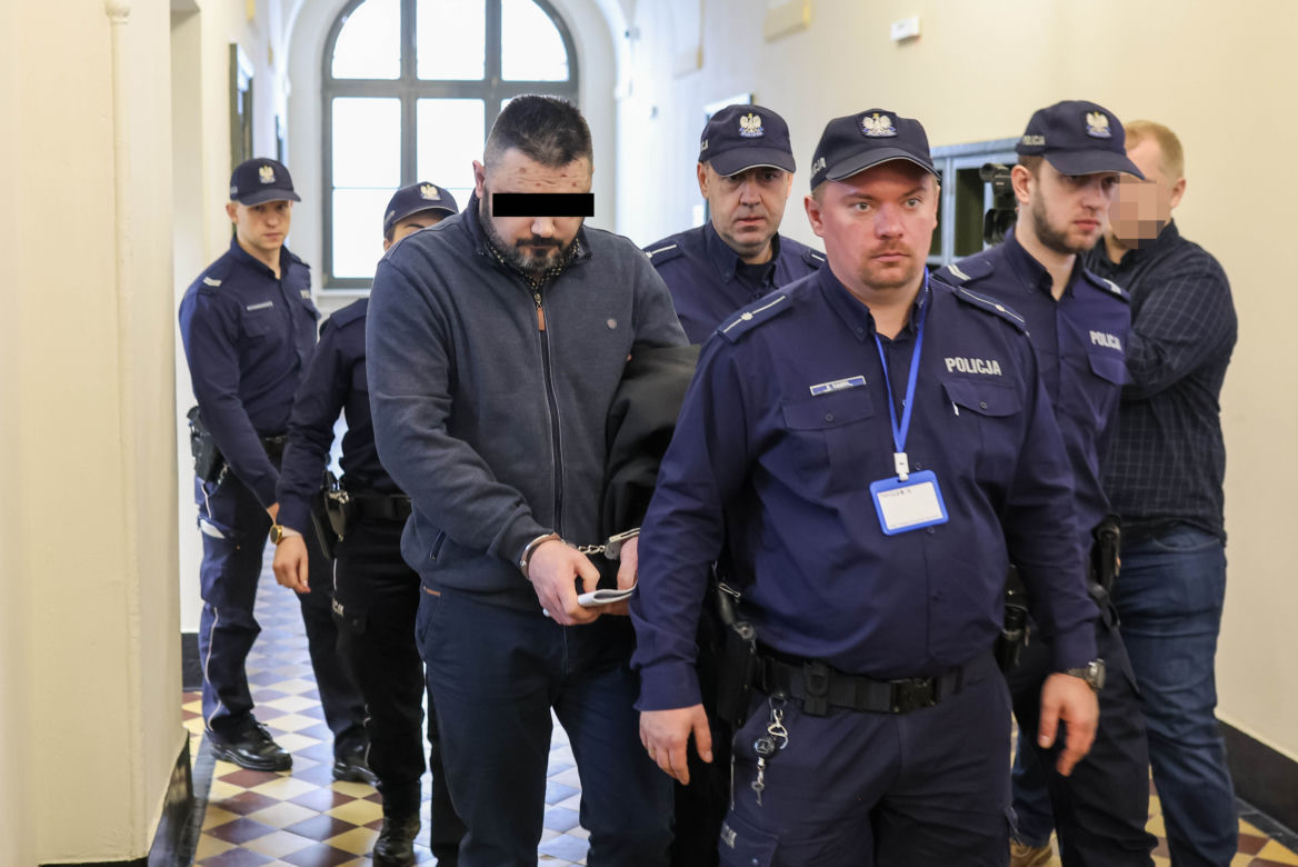 Zatłukł Monikę młotkiem i zakopał na działce