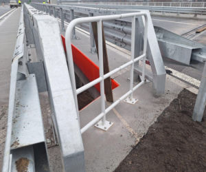 Na autostradzie A2 na wschód od Warszawy prace idą pełną parą, zarówno w dzień, jak i po zmroku