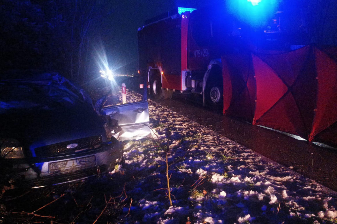  Śmiertelny wypadek pod Lęborkiem. Kobieta zginęła w zderzeniu z lawetą [ZDJĘCIA]