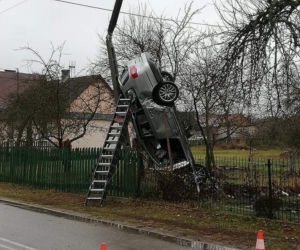 Wspiął się passatem na słup. Mieszkaniec Łukowa miał niewiarygodne szczęście
