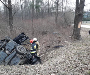 To cud, że kierowca przeżył ten wypadek! KOSZMARNE dachowanie w Starym Sączu