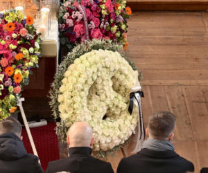 Kolorowe kwiaty okryły trumnę Anity. Wzruszające słowa księdza. Każdy z nas chciałby mieć taki pogrzeb