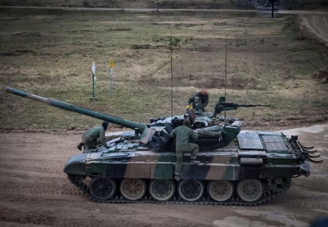 Pancerniacy z Braniewa na poligonie w Orzyszu. Siła ognia czołgów PT-91 Twardy