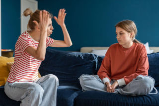 W domu to ty jesteś „złym policjantem”? Ten popularny błąd wychowawczy może szkodzić dziecku