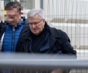 Bronisław Komorowski gnał do krawca z dżinsami. Po drodze złamał prawo!