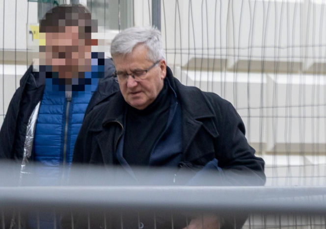 Bronisław Komorowski gnał do krawca z dżinsami. Po drodze złamał prawo!