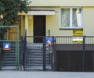 Prezesowi znów wiercą za ścianą