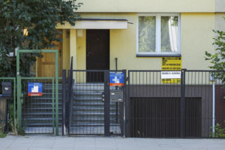 Prezesowi znów wiercą za ścianą