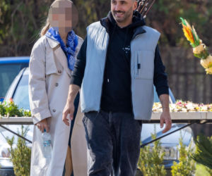 Rafał Maserak tańczący z palmami