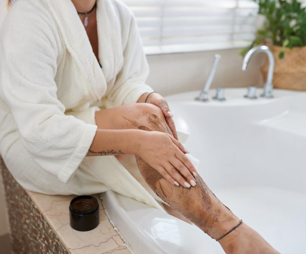 Zapomnij o krostkach po goleniu. Ta słodka pasta to pogromca wrastających włosków