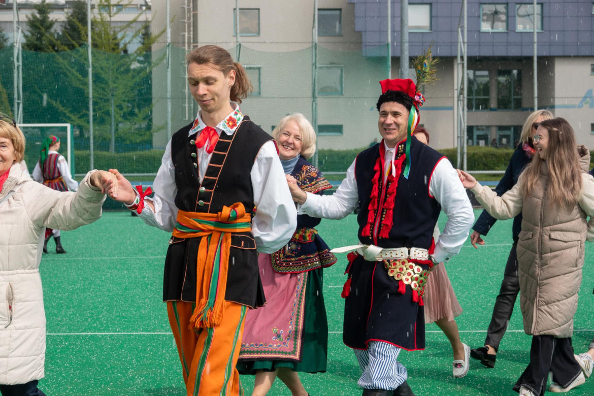 Na AWF-ie wspólnie zatańczyli poloneza