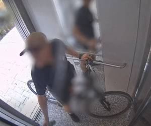 Dźgał nożem w kamerę w windzie! Miasto pokazało szokujące nagrania