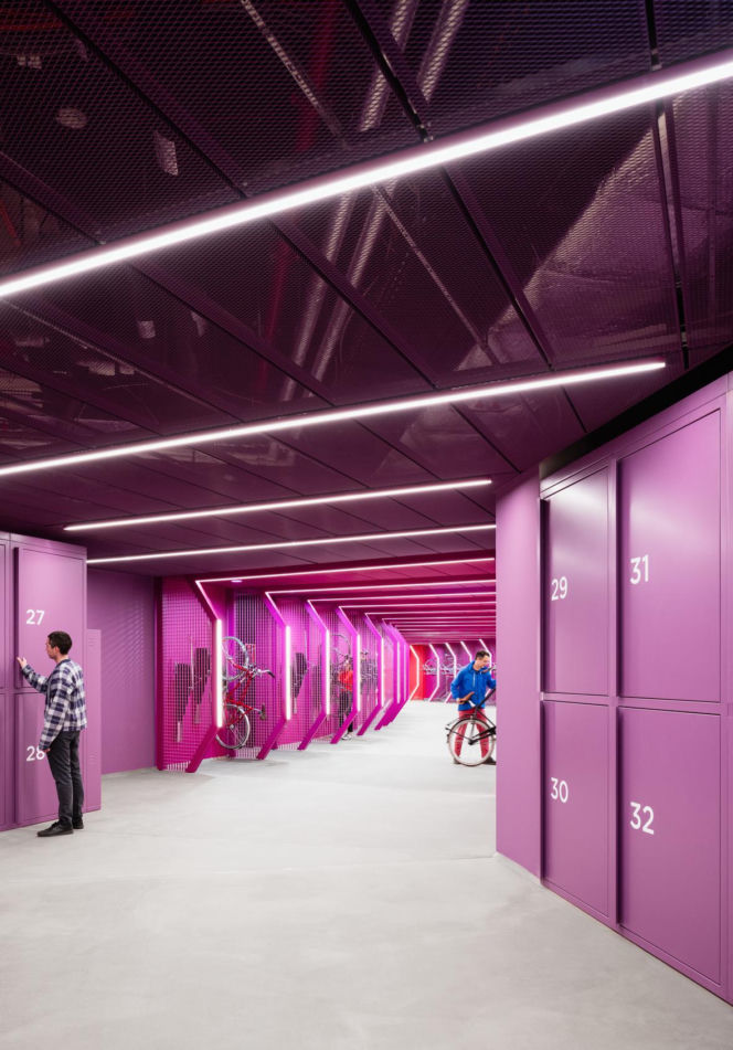 Parking rowerowy pod Placem Poczdamskim w Berlinie