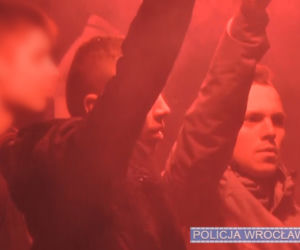 Wrocław: Tych osób szuka policja. Chodzi o marsz narodowców! [ZDJĘCIA]