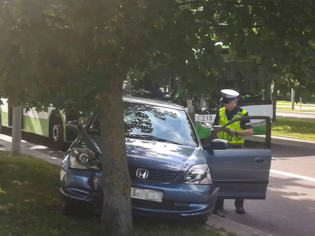 Białystok. Wypadek autobusu BKM. Sześć osób rannych