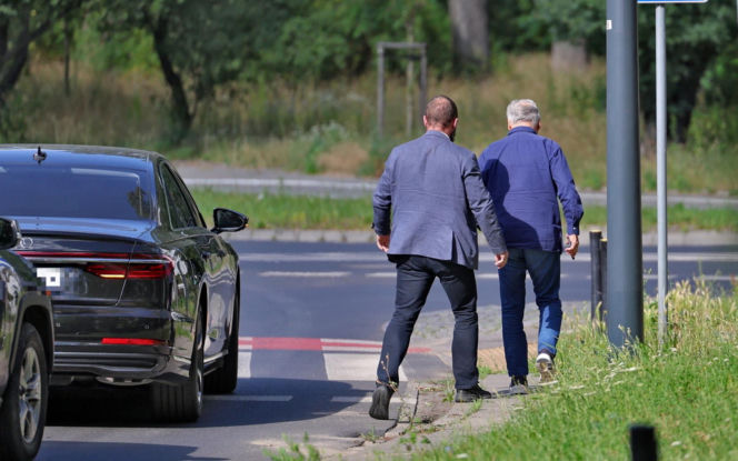 Aleksander Kwaśniewski u fryzjera