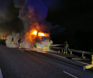 Ogromny POŻAR na S8. Autobus PŁONĄŁ jak pochodnia!