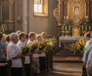 Święto Matki Boskiej Zielnej. Dlaczego święci się zioła i kwiaty? Bukiet kryje dawne tajemnice