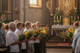Święto Matki Boskiej Zielnej. Dlaczego święci się zioła i kwiaty? Bukiet kryje dawne tajemnice