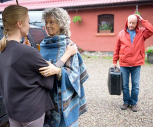 Cisza nad rozlewiskiem. Małgosia (Joanna Brodzik), Basia (Małgorzata Braunek), Tomasz (Jerzy Schejbal)