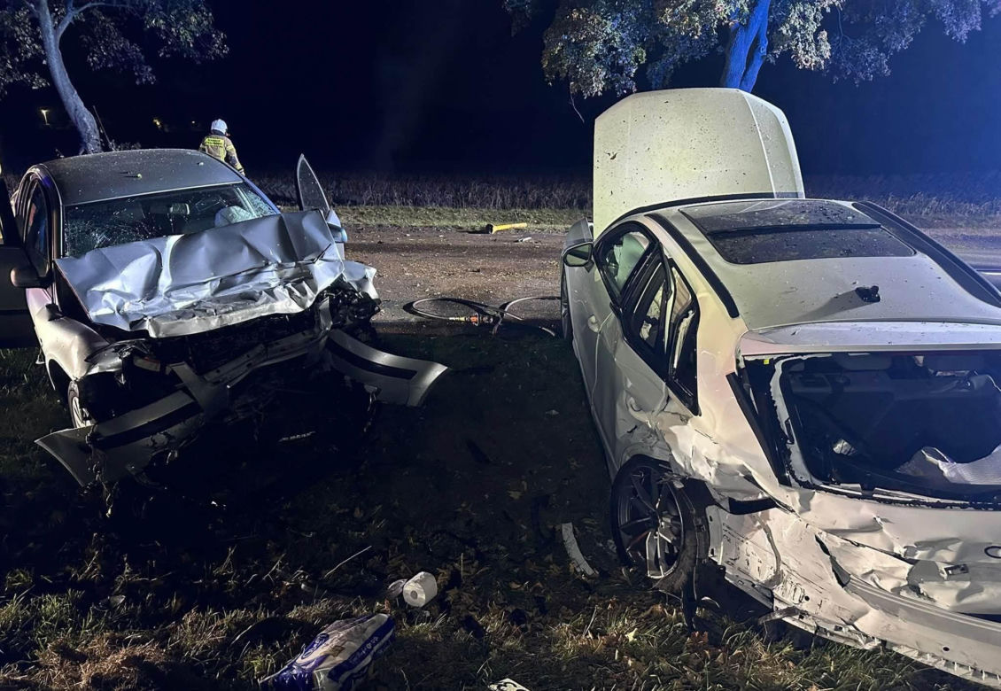 Poważny wypadek na Dolnym Śląsku! Samochody zderzyły się z ciągnikiem, są ranni