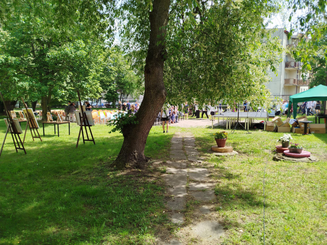 Przez lata ŚDS w Siedlcach działał w dwóch lokalizacjach, teraz już oficjalnie funkcjonuje w jednym miejscu, w budynkach dostosowanych do potrzeb osób z niepełnosprawnościami. 