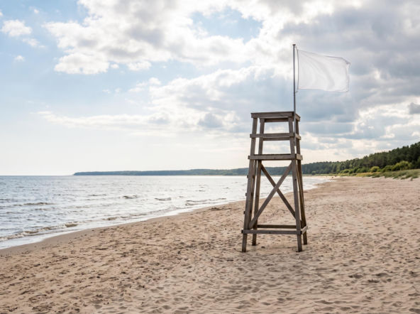 Sinice Dziwnów. Czy w Dziwnowie można się kąpać 31.08? Flaga, warunki pogodowe