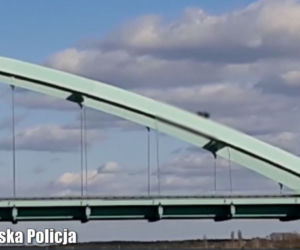 Weszli na przęsło ogromnego wiaduktu w Świebodzinie! Jeden podmuch wiatru mógł doprowadzić do wielkiej tragedii [ZDJĘCIA]