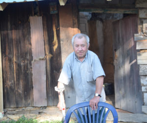 Sąsiedzi wybudowali dach dla chorego Tadeusza