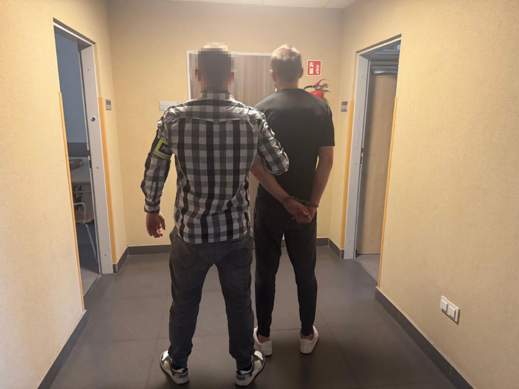 Pościg jak z filmu w Warszawie! W BMW środki odurzające i broń! Zobacz, co grozi zatrzymanej parze! 