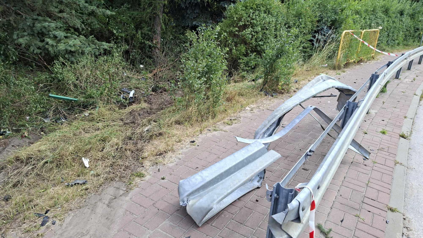 Nocna szarża przy Benedyktyńskiej w Starachowicach. Kierowca i pasażerowie uciekli
