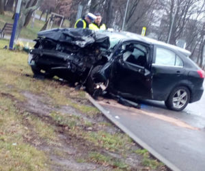 KOSZMARNY wypadek w Krakowie! Młody kierowca zginął na miejscu 
