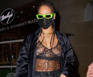 Rihanna pokazała piersi na ulicy!