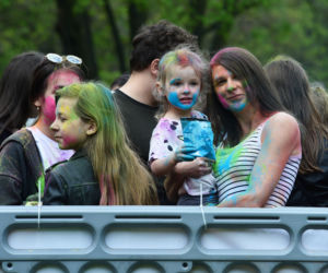 Lublin „wybuchł” kolorami. Holi Festival nad Zalewem Zemborzyckim