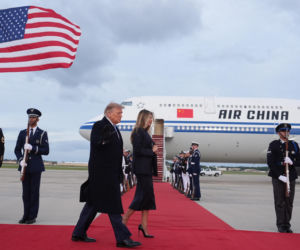 Przywódca Chin przyleciał do USA. Też przeszedł po czerwonym dywanie