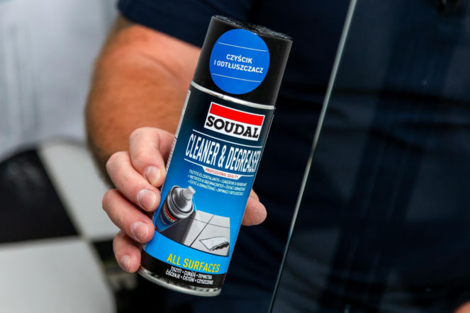 Jak poprawnie usunąć starą fugę i silikon oraz nałożyć nowy? Murator Remontuje