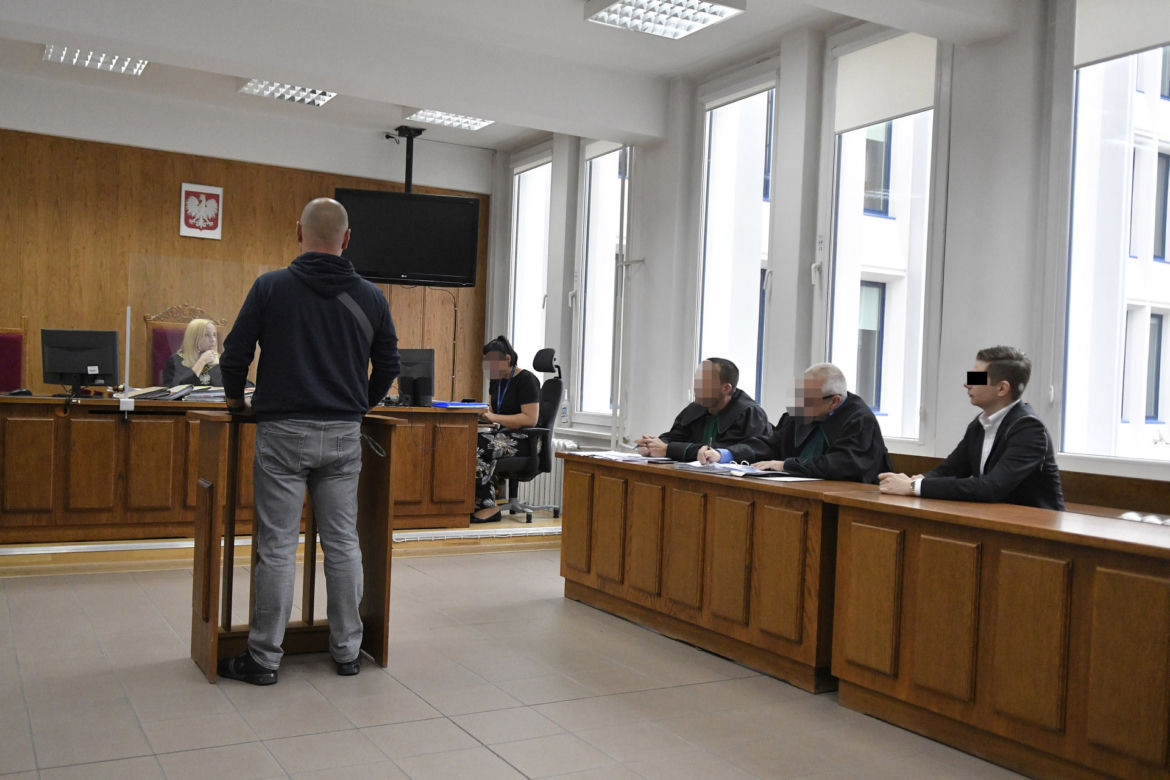 Kolejna rozprawa Patryka D. Pędził białym porsche po Marszałkowskiej. Inwalida zginął na miejscu