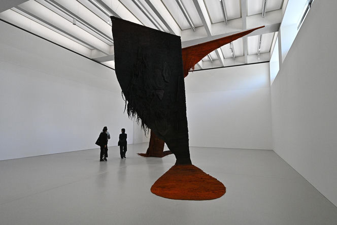 Wanny, buty i manekiny za 851 tys. zł? Ale sztuka! „To jedna z najbardziej wpływowych artystek na świecie”