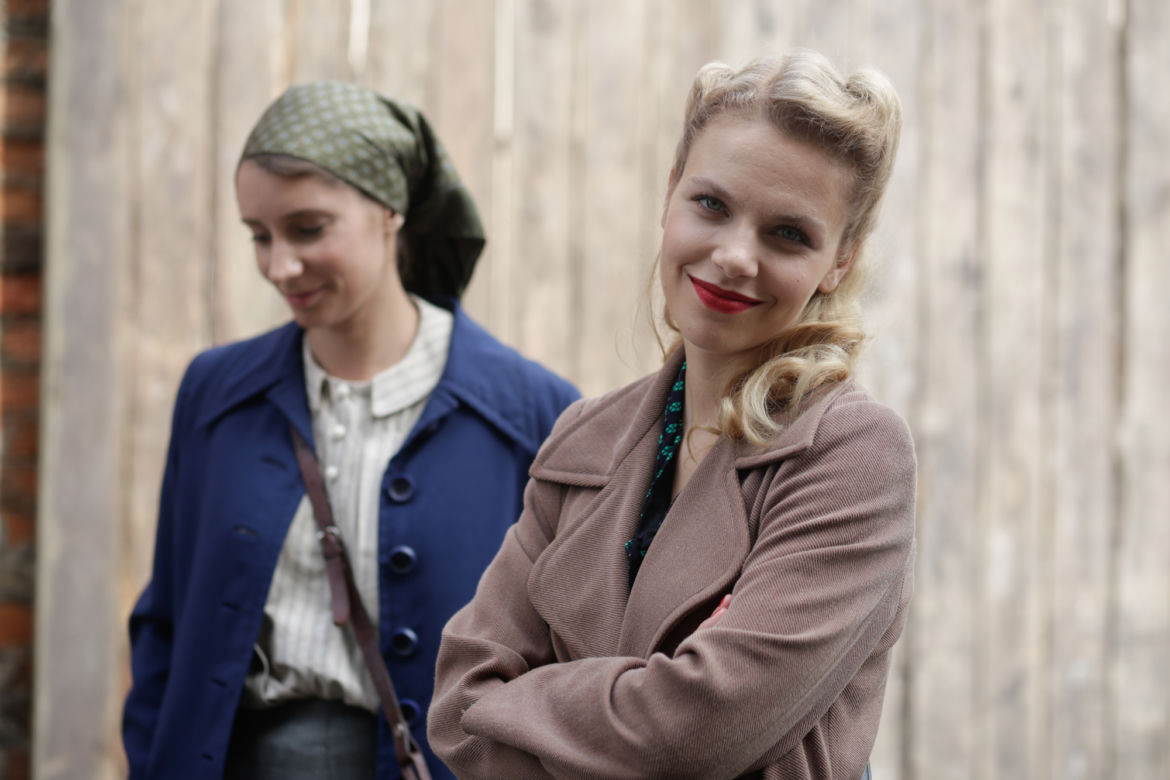 Wojenne dziewczyny 4 odc. 41. Ewa (Vanessa Aleksander), Marysia (Aleksandra Pisula)