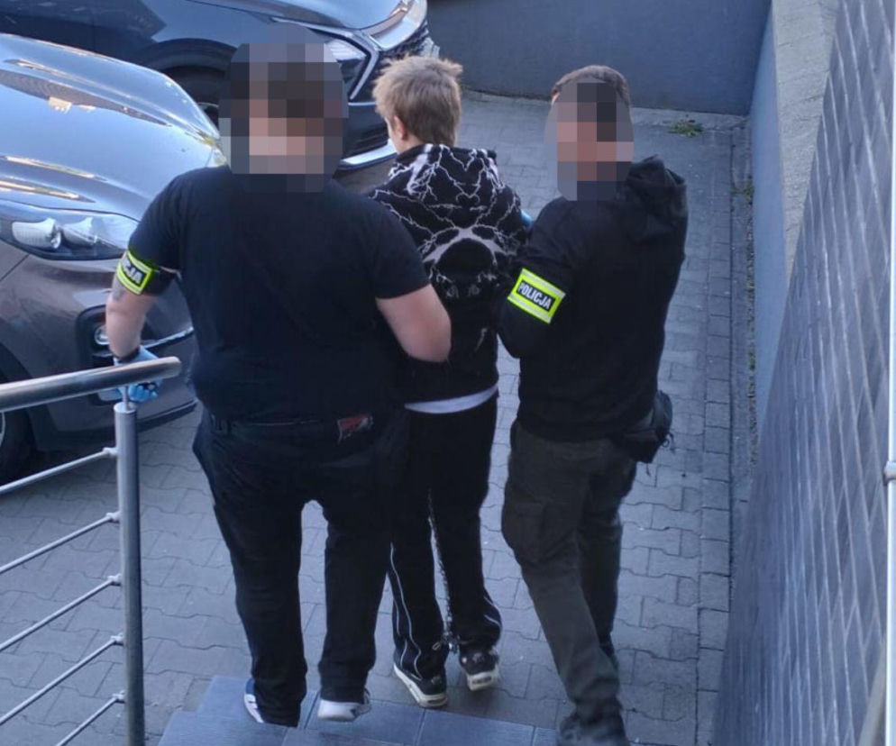 Kłótnia znajomych zakończyła się próbą zabójstwa. Zakrwawiony 21-latek wybiegł na plac zabaw
