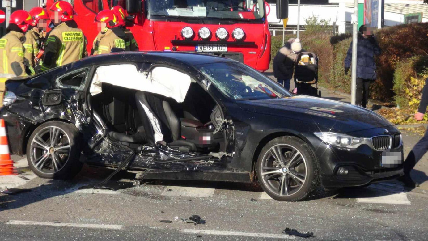 Rozpędzone BMW wjechało w autobus miejski. Nie żyją młodzi studenci. Sebastian i Iwo zmarli w szpitalu