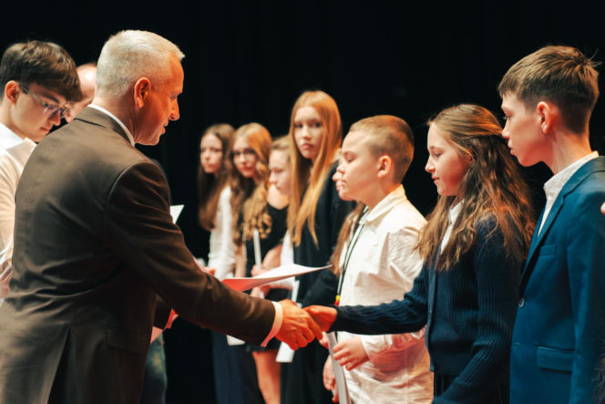 Najzdolniejsi uczniowie odebrali stypendia Prezydenta Miasta Siedlce