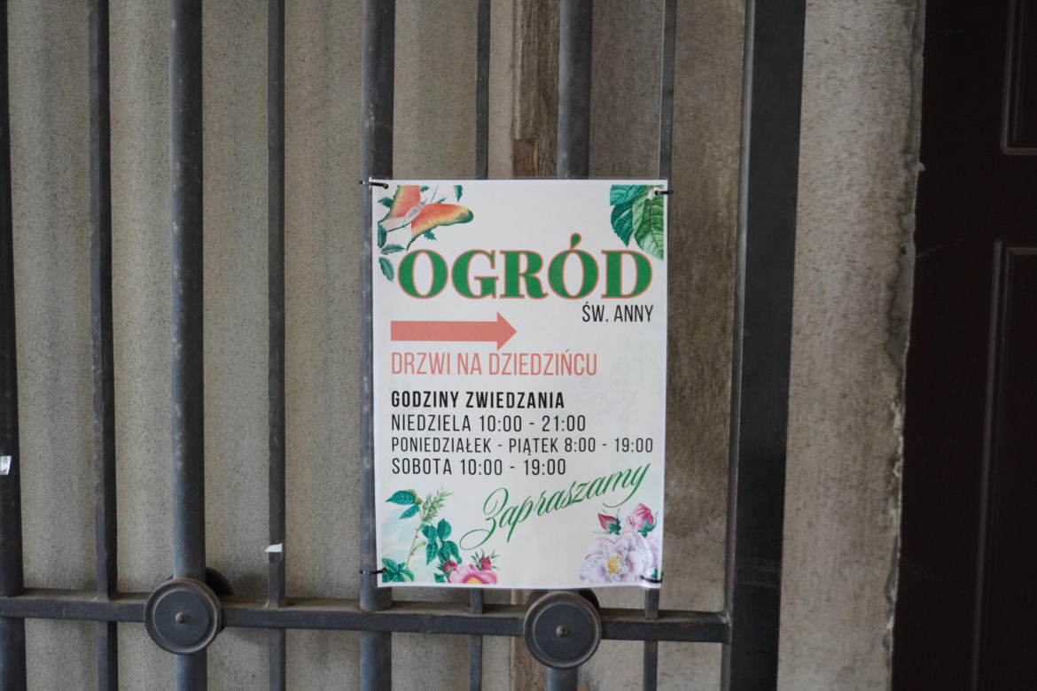 Ukryty ogród w Warszawie - tablica informacyjna