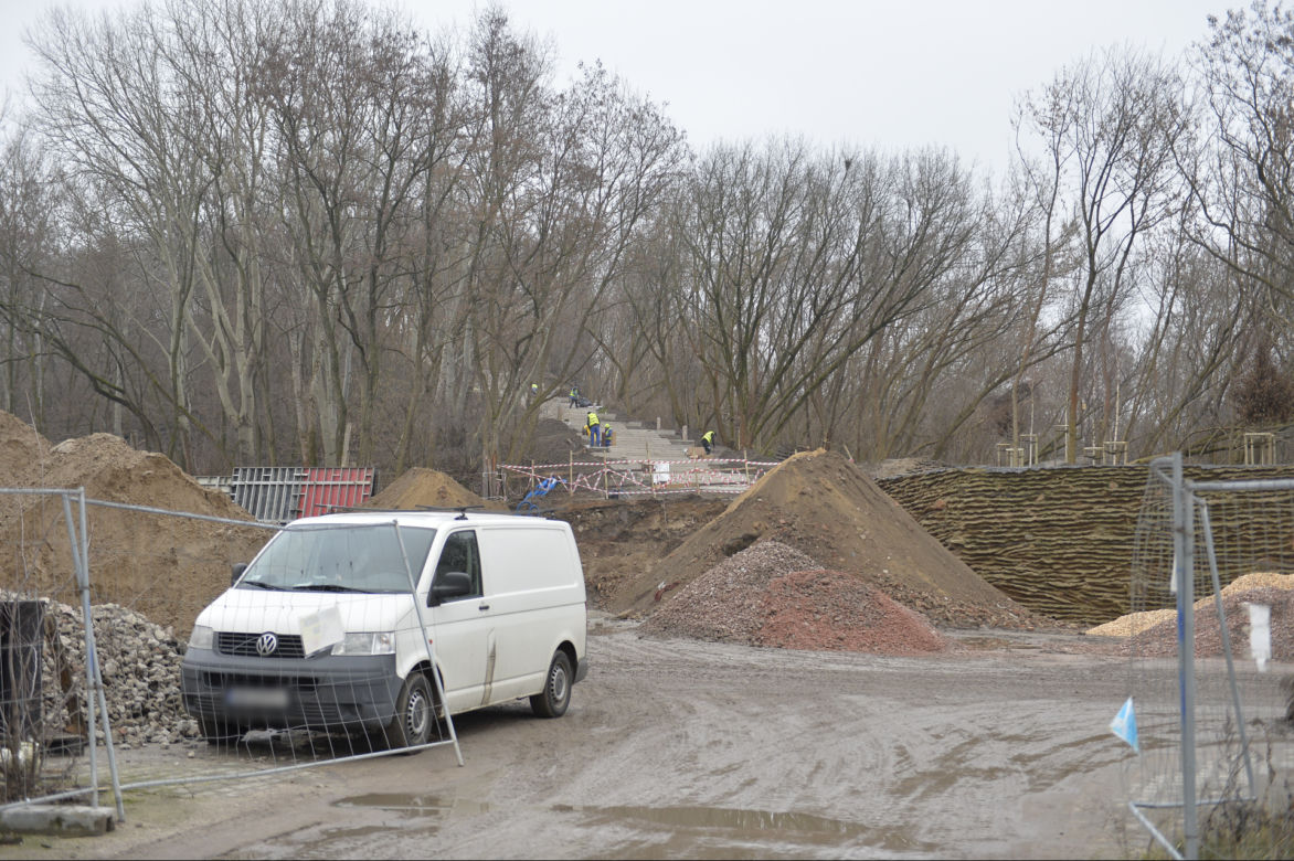 Prace wokół Kopca Powstania Warszawskiego