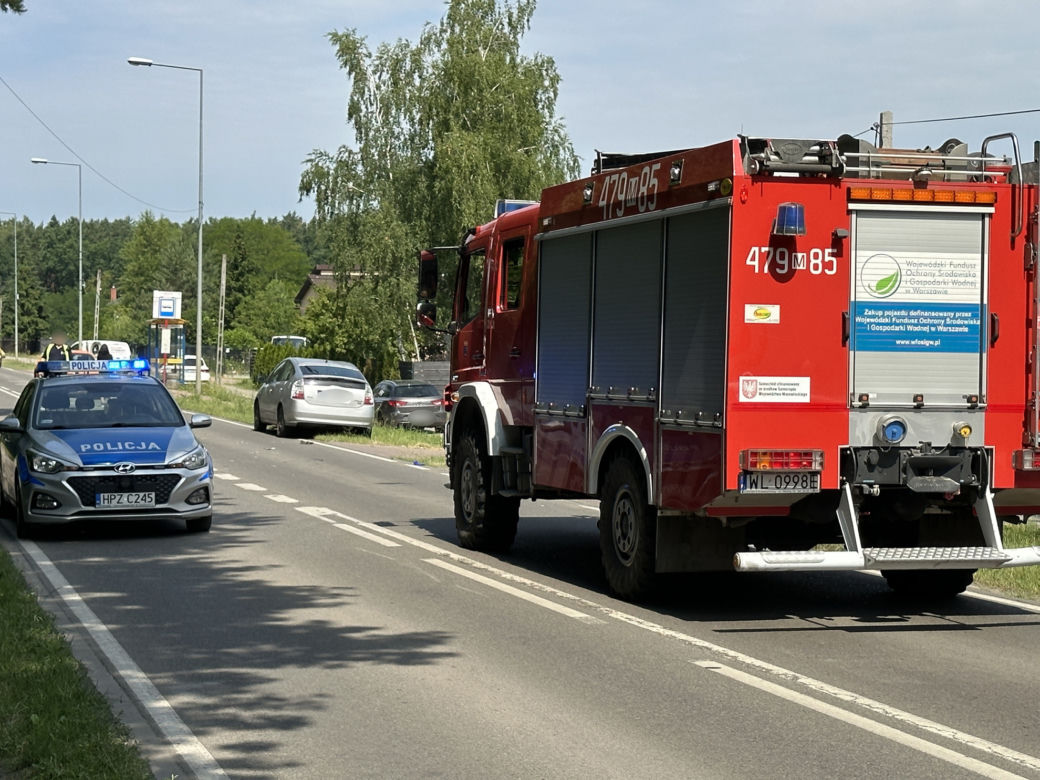 Potworny pod Legionowem. 69-latek gruchnął w nastolatka przebiegającego przez jezdnię. Dziecko trafiło do szpitala
