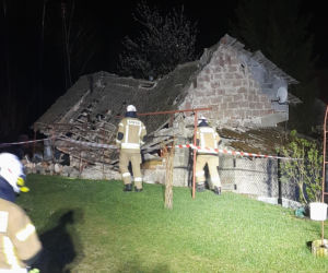 Wybuch gazu w Jadownikach: 1 osoba ranna, budynek uszkodzony