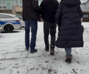 Dramat w Augustowie! Ojciec wbił 6-letniej córce nóż w plecy