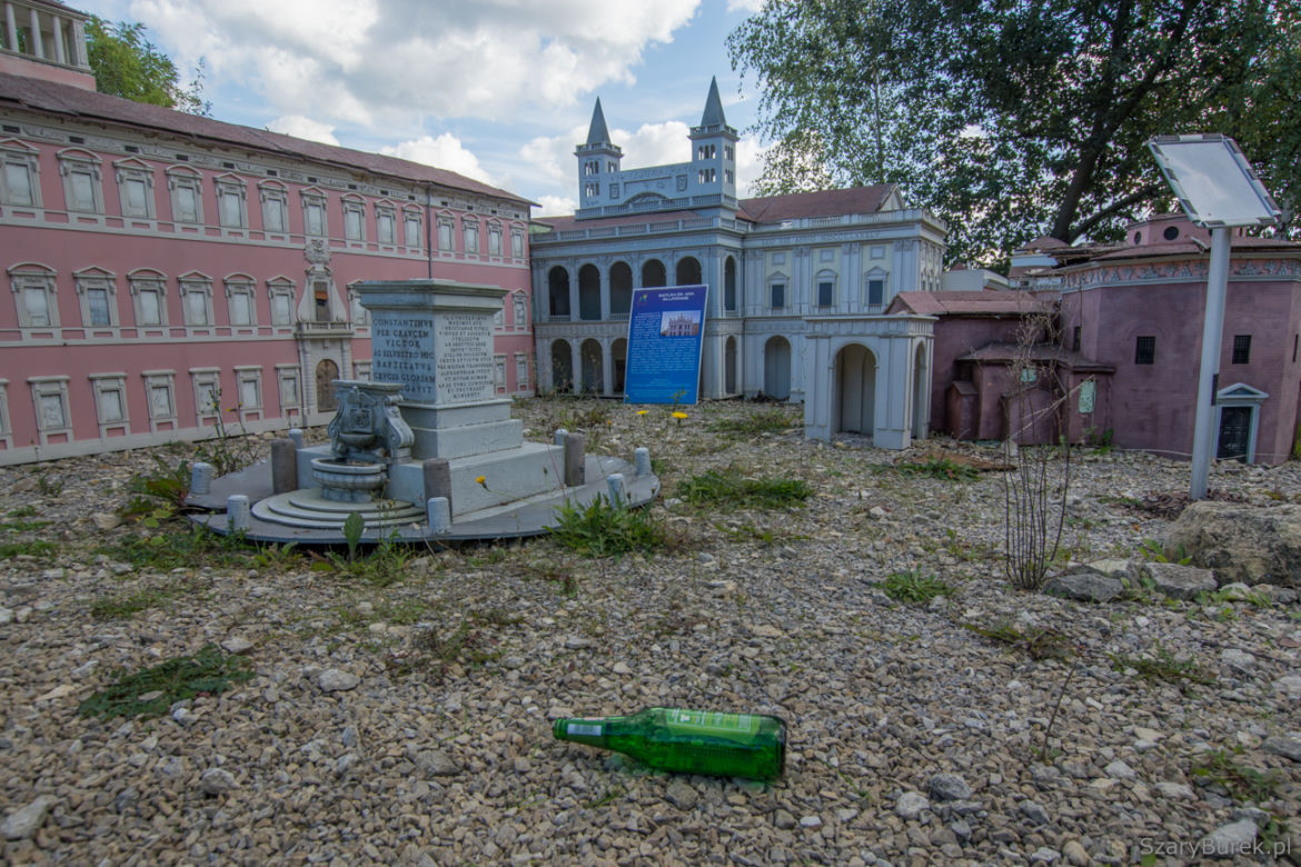 Park Miniatur Sakralnych w Częstochowie zrujnowany