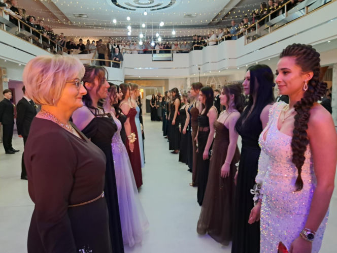 Studniówka 2026 maturzystów ZSTM w Skarżysku-Kamiennej