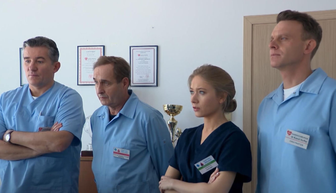 Na Wspólnej, odcinek 3800: Kamil Hoffer (Kazimierz Mazur) Lew Nalepa (Przemysław Sadowski),  Arek Ostrowski (Marek Kalita),  Łucja Agier  (Magdalena Kaczmarek )